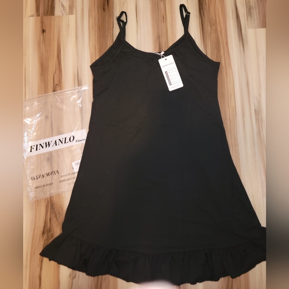 NWT Black Adjustable Strap Ruffle Bottom Chemise Small - Picture 9 of 10